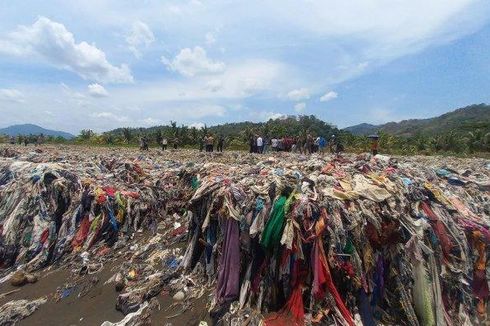 DLH Jabar Ungkap Asal Sampah yang Menumpuk di Pantai Sukabumi