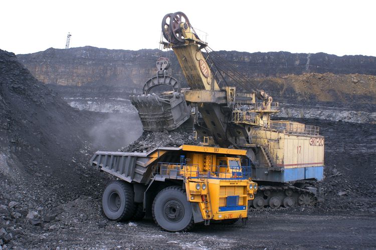 Ilustrasi tambang batu bara, penambangan batu bara.