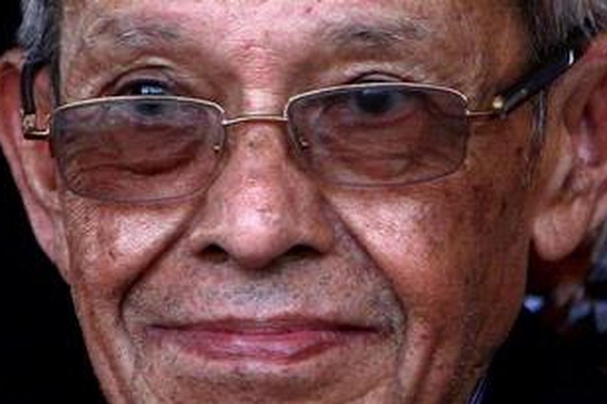 Teungku Hasan Muhammad Di Tiro atau Hasan Tiro saat berkunjung ke Kota Sigli, Selasa (14/10/2010). Tokoh pendiri Gerakan Aceh Merdeka (GAM) yang berusia 85 tahun ini meninggal dunia Kamis, 3 Juni 2010, setelah dirawat di ICCU RSU Zainoel Abidin, Banda Aceh. 