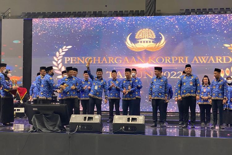 Menteri Pertanian (Mentan) Syahrul Yasin Limpo (SYL) menerima penghargaan Korps Pegawai Republik Indonesia (Korpri) Award 2022 pada puncak acara Hari Ulang Tahun (HUT) ke-51 Korpri di Jakarta.
