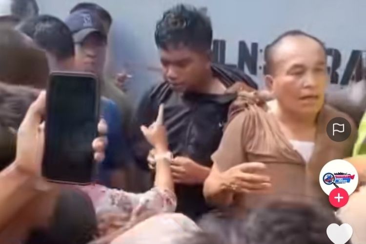 Viral Debt Collector Diamuk Massa Usai Rampas Mobil yang Dibawa Prajurit TNI, Polisi Beri Klarifikasi