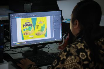 Tingkatkan Daya Saing, Menteri UMKM Dorong Pemda Replikasi Rumah Kemasan