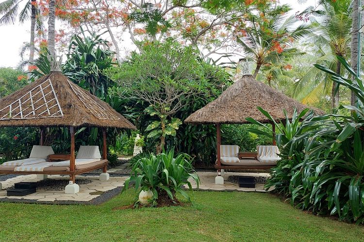 Gazebo di dekat pantai Westin Resort, Nusa Dua, Bali, tempat penginapan atlet bulu tangkis selama rangkaian Indonesia Badminton Festival. 