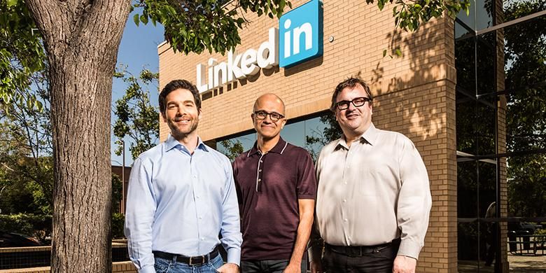 Microsoft mengumumkan mengakuisisi LinkedIn, Senin (13/6/2016).