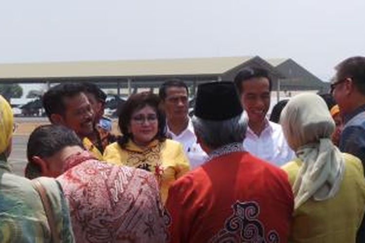 Presiden Joko Widodo tiba di Bandara Sultan Hasanuddin, Maksar, Sulawesi Selatan, Rabu (5/11/2014).