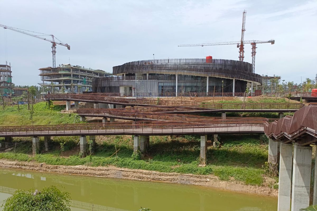 Plaza Seremoni di Sumbu Kebangsaan Tahap I, Kamis (1/2/2024) telah mencapai progres konstruksi 96 persen.