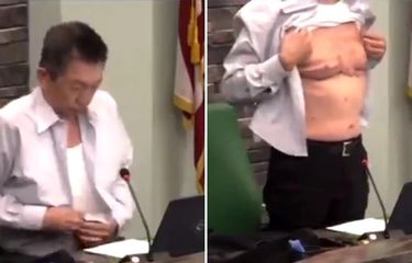 Detik-detik Lee Wong, Pejabat Asia-Amerika, Buka Baju untuk ...