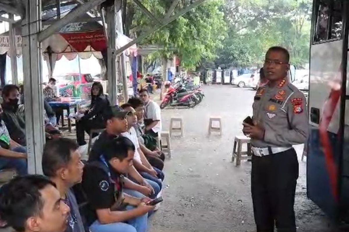 Foto istimewa. Dirlantas Polda Metro Jaya saat sidak dadakan di SIM Keliling, Kalibata, Jakarta Selatan, Kamis (22/6/2023).