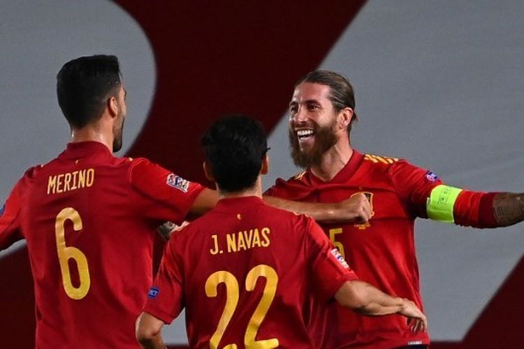 Sergio Ramos merayakan gol yang ia cetak bersama Mikel Merino dan Jesus Navas dalam laga Spanyol vs Ukraina pada ajang UEFA Nations League 2020-2021 yang dilangsungkan di Stadion Alfredo di Stefano, Madrid, Senin (7/9/2020) dini hari WIB.