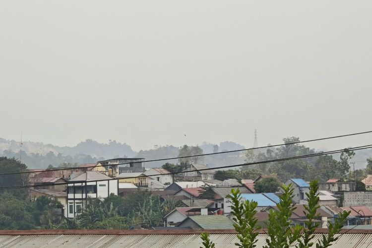 Samarinda Dikepung Kabut Asap, Warga Mulai Mengalami Batuk Berdahak