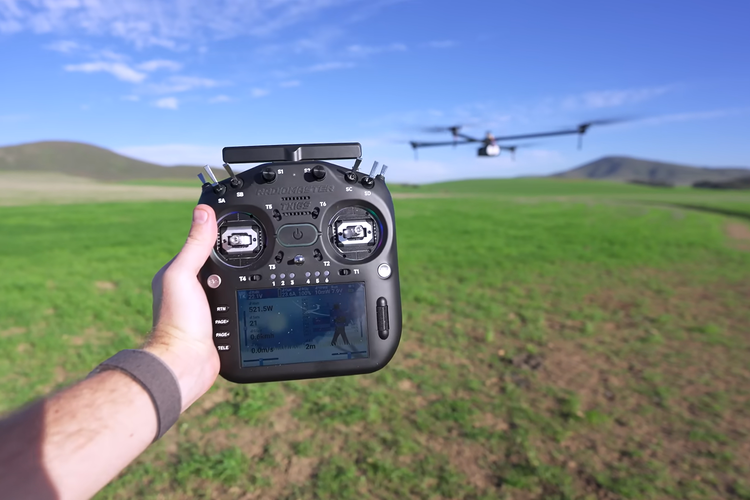 Youtuber Ini Pecahkan Rekor Dunia, Modif Drone hingga Terbang 4 Jam Lebih