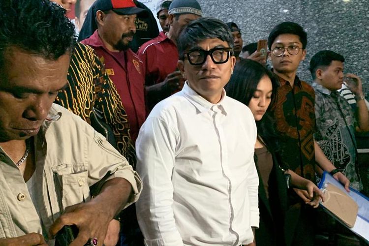 Musisi Rival Achmad atau akrab disapa Ipay menghadiri pemeriksaan penyidik atas laporannya terhadap Ian Kasela hari ini, Jumat (15/9/2023) di Polda Metro Jaya.