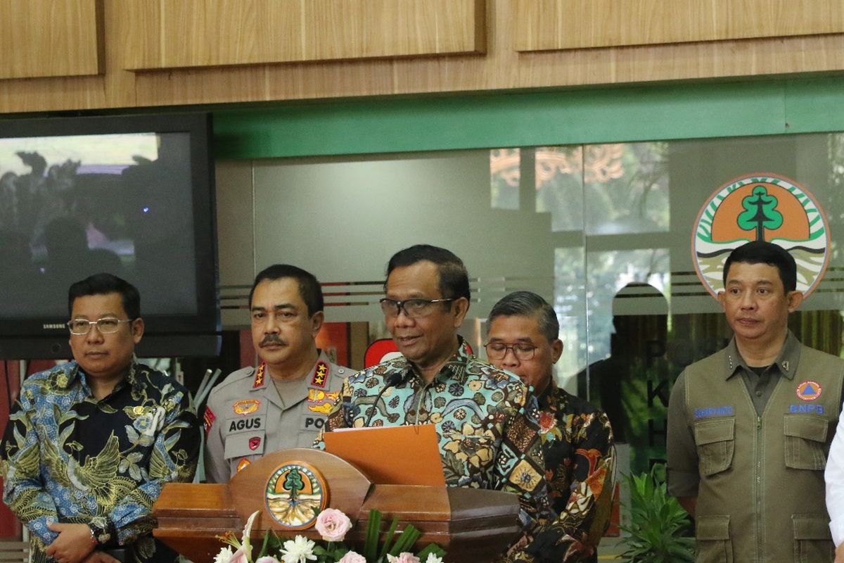 Menko Polhukam Mahfud MD menghadiri Rakorsus Penanganan Karhutla.