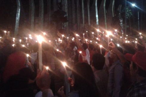 1.000 Lilin Relawan Jokowi di Tugu Proklamasi untuk Palestina