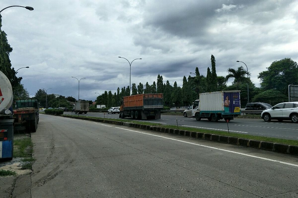Tol Lingkar Luar Jakarta atau Jakarta Outer Ring Road (JORR), Bintaro, Pesanggarahan, Jakarta Selatan. Lokasi tersebut diduga menjadi tempat ditembaknya dua pria oleh orang tak dikenal, Jumat (26/11/2021).