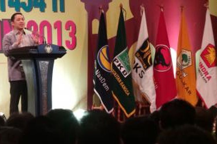 Presiden PKS Anis Matta menyampaikan orasi pada acara Silatuhrahmi Idul Fitri 1434 H Partai Golkar di Hotel Shangri La, Jakarta, Senin (26/8/2013).