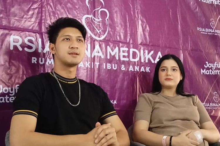 Pasangan Aditya Zoni dan Yasmin Ow saat ditemui di kawasan Bintaro, Tangerang Selatan pada Selasa (15/11/2022).