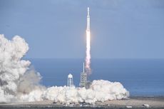Elon Musk Beberkan Alasan Booster Falcon Heavy Jatuh ke Laut