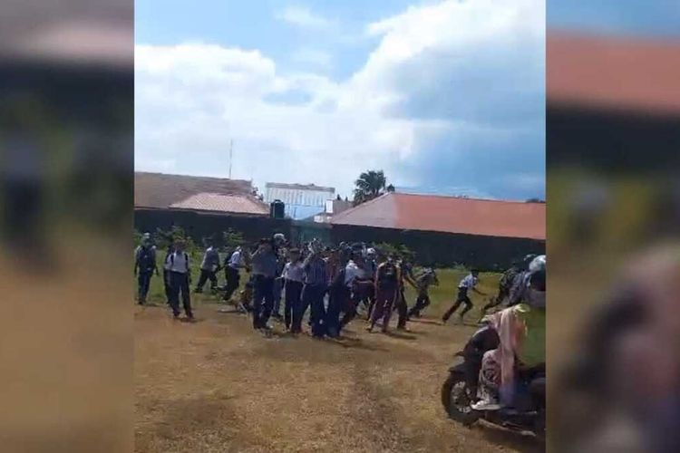 Penonton Cuma Diam, Warga Akhirnya Turun Tangan Bubarkan Pengeroyokan Siswa SMP di Baubau