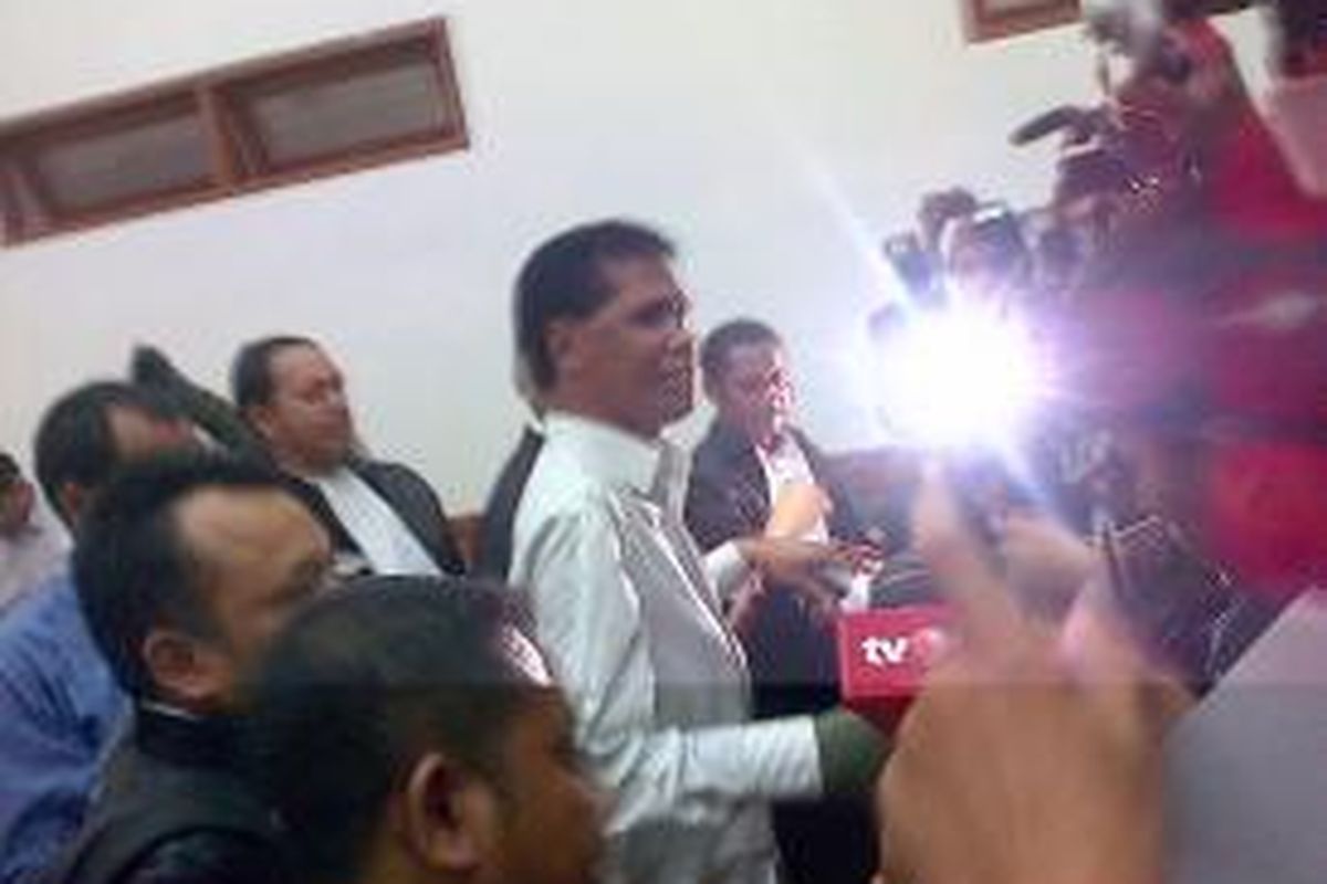 Terdakwa Tindak Pidana Pencucian Uang (TPPU), Hercules Rozario Marshall, dijatuhi hukuman 3 tahun penjara dan denda senilai 50 juta di Pengadilan Negri Jakarta Barat, Kamis (8/5/2014)