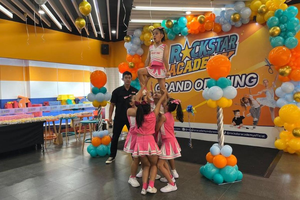 Penampilan peserta dididk RockStar Academy Gading Serpong.