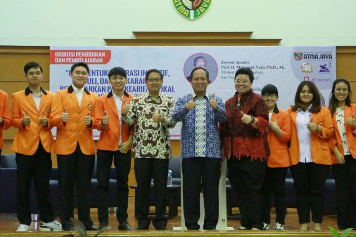 Menristekdikti saat menjadi pembicara dalam Diskusi Pendidikan dan Pengajaran Atma Jaya (17/7/2018)