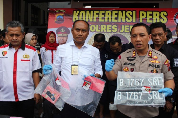 Kepolisian menggelar konferensi pers terkait pembunuhan sopir grab asal Kudus di Mapolres Jepara, Jateng, Rabu (4/3/2020)