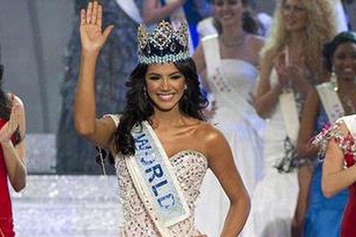 Mahkota Miss World 2011 disematkan kepada Miss Venezuela, Ivian Lunasol Sarcos Colmenares, 21. 