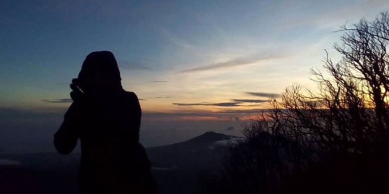 Sunrise di puncak Gunung Klabat, Sulawesi Utara.