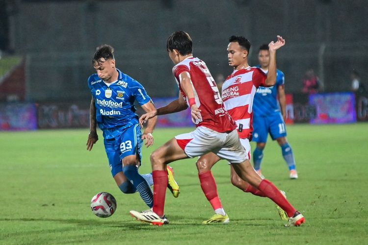 Duel Madura United vs Persib pada leg kedua final Championship Series Liga 1 2023-2024 di Stadion Gelora Bangkalan, Jawa Timur, Jumat (31/5/2024). 