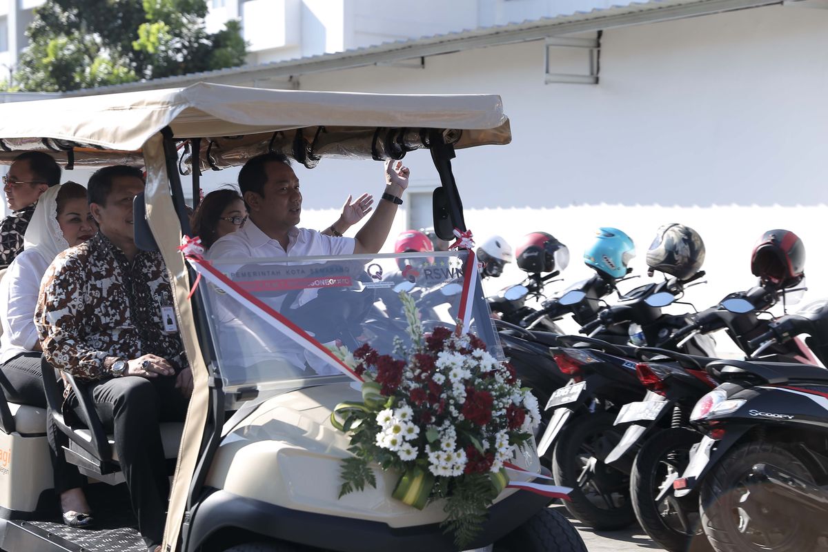 oleh Wali Kota Semarang Hendrar Prihadi menjajal mobil listrik