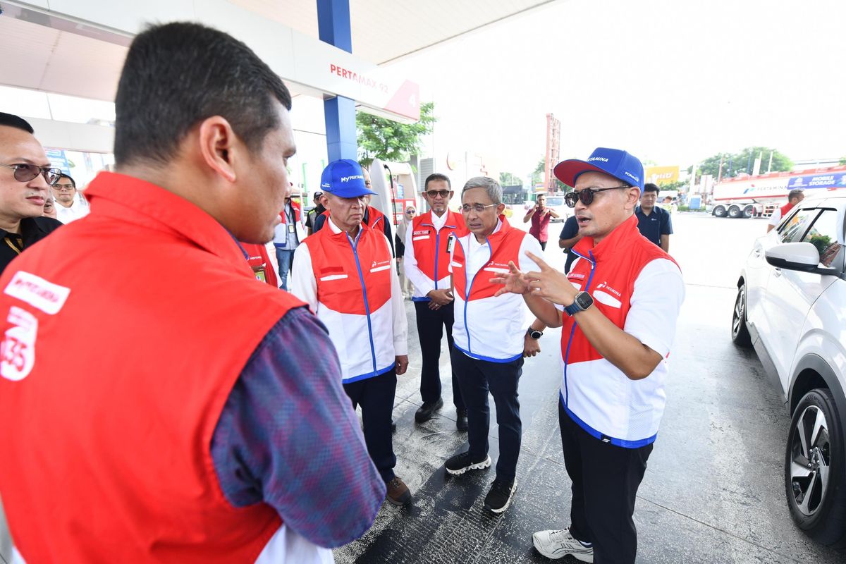 Komisaris dan Direksi Pertamina melakukan peninjauan ke SPBU Tol Jakarta-Cikampek KM 57, Kamis (20/3/2025). 