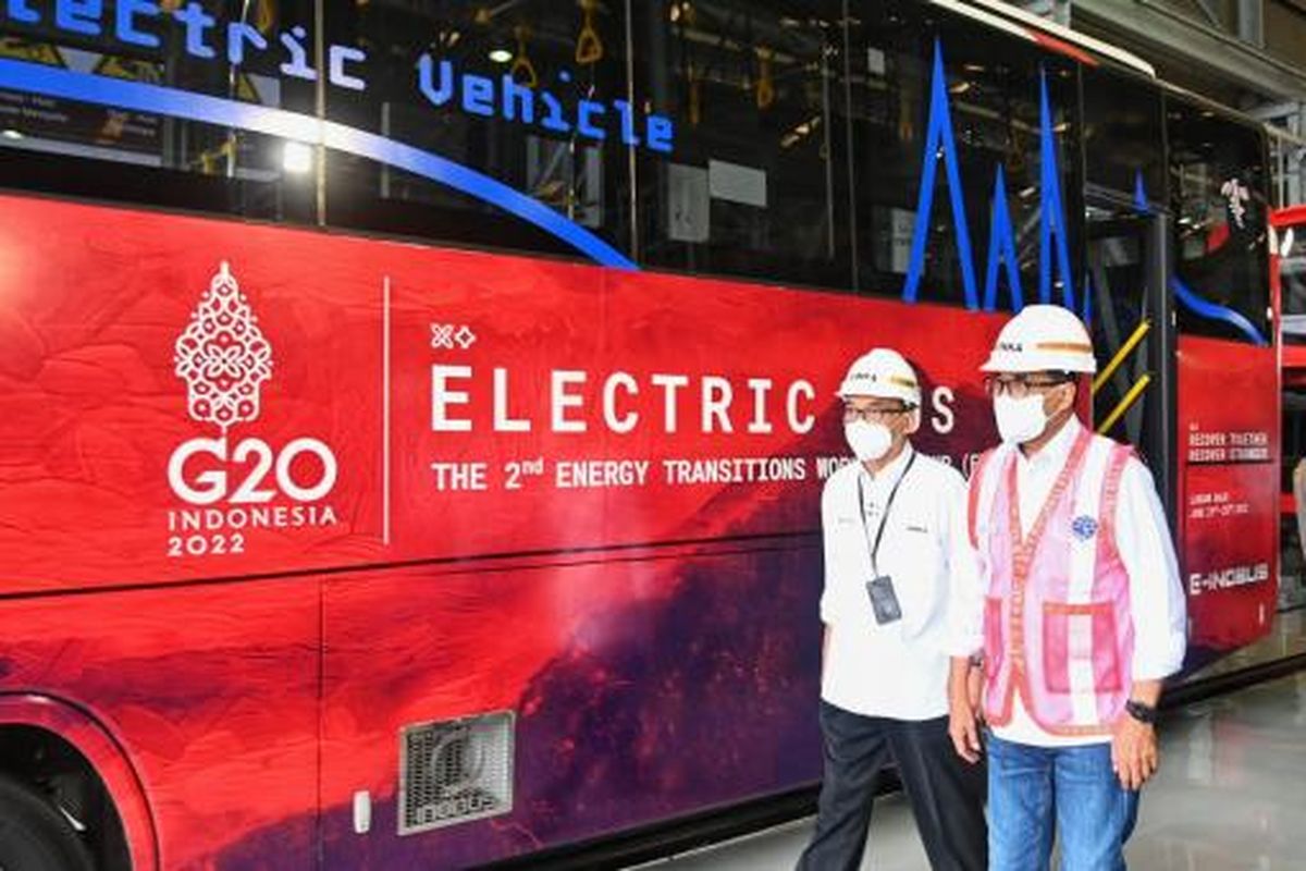 Menteri Perhubungan Budi Karya Sumadi, Minggu (17/7) melakukan tinjauan ke PT INKA di Madiun, Jawa Timur, untuk mengecek progres pembangunan Bus Listrik Merah Putih (BLMP) dan memastikan pengerjaannya dapat selesai tepat waktu, dalam rangka mendukung penyelenggaraan event G20 pada November 2022 mendatang.
