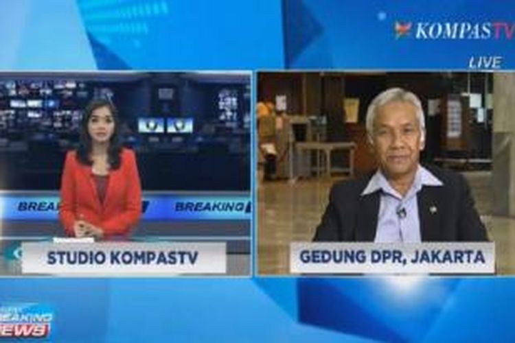 Agus Hermanto, Wakil Ketua DPR RI (kanan) saat diwawancara Kompas TV, Rabu (18/2/2015).
