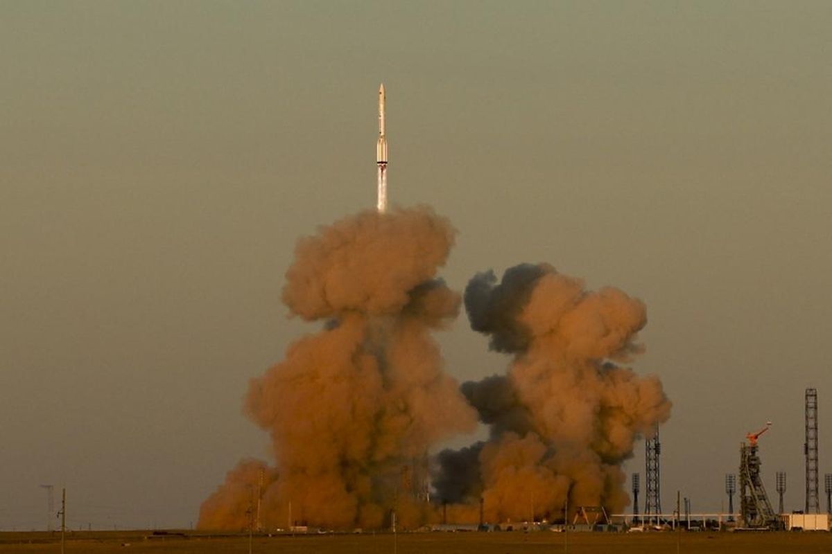 Tertunda 14 tahun, Rusia berhasil kirim modul laboratorium ke Stasiun Luar Angkasa Internasional (ISS) pada Rabu (21/7/2021) dengan menggunakan roket pendorong Proton-M. Butuh waktu 8 hari untuk sampai ISS.