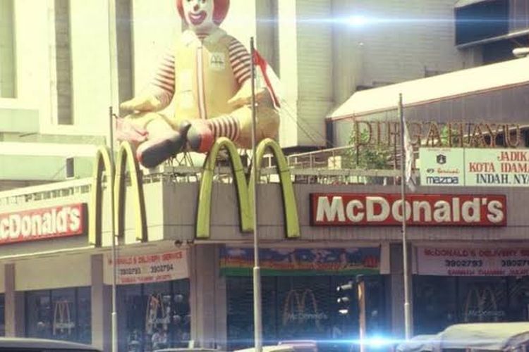 Potret McDonalds Sarinah di masa tahun 1990-an.