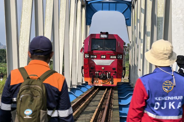 Jembatan Tua Dipensiunkan, Jalur KA Jember Dibidik Bisa Melaju hingga 140 Km/Jam