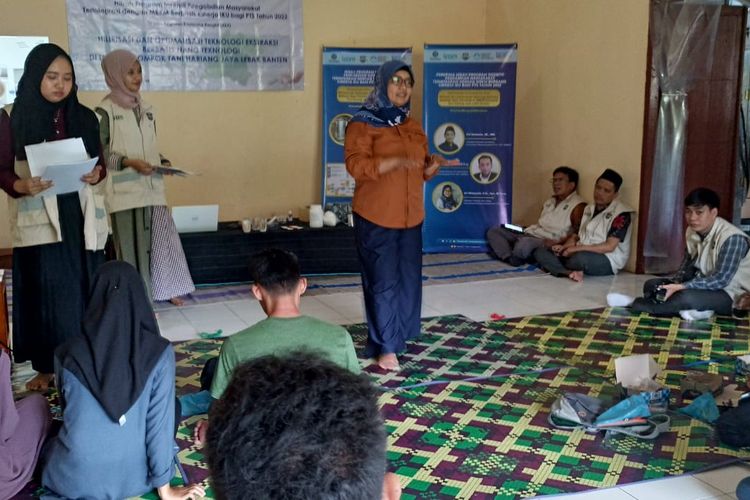 Pengabdian Masyarakat Uhamka menggelar pelatihan pembuatan ginger care dan hard candy jahe bagi Petani Milenial Desa Hariang, Lebak, Banten pada 19 Desember 2022.