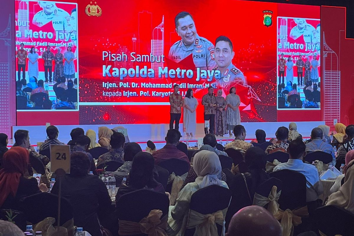Acara pisah sambut Kapolda Metro Jaya Irjen (Pol) Fadil Imran kepada Irjen (Pol) Karyoto digelar meriah di Ballroom Hotel Sultan, Tanah Abang, Jakarta Pusat, Senin (3/4/2023) malam. 
