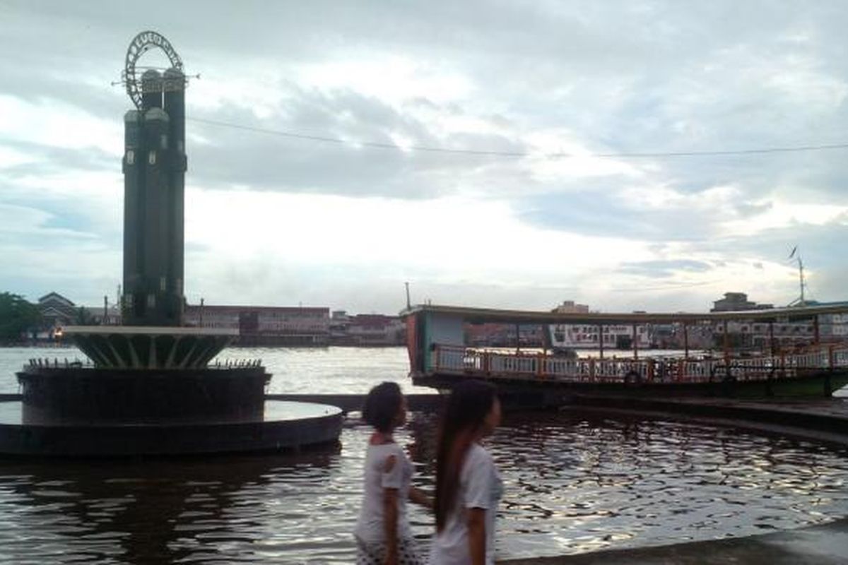 Pemandangan di Taman Alun Kapuas, Kota Pontianak, Kalimantan Barat, menjelang fenomena gerhana matahari total, Rabu (9/3/2016) pagi.