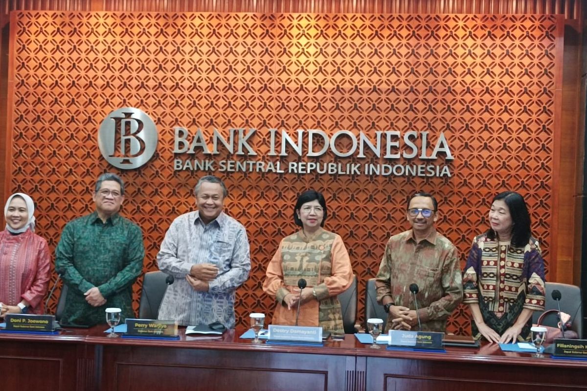 Konferensi pers Rapat Dewan Gubernur Bank Indonesia November 2023