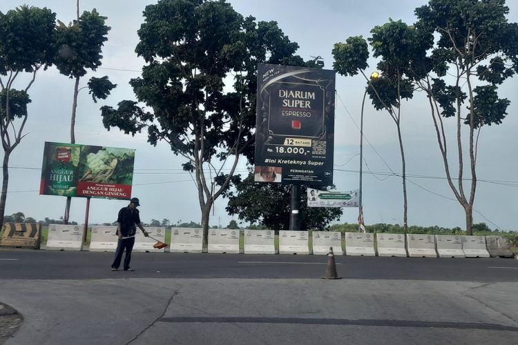 Salah satu putaran balik di Jalan Lingkar Luar Karawang, Jawa Barat, Kamis (28/3/2024).
