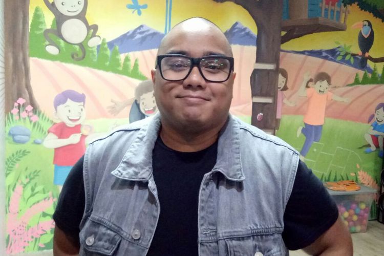 Igor Saykoji diabadikan saat peluncuran singel Bukalah Hati di kawasan Kebon Sirih, Jakarta Pusat, Selasa (18/7/2017).