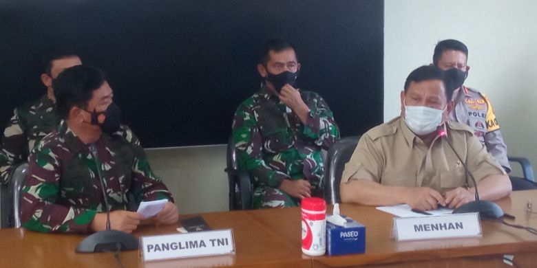 Indonesia's Military (TNI) commander Air Chief Marshal Hadi Tjahjanto (left) and Defense Minister Prabowo Subianto speak during a press conference held at I Gusti Ngurah Rai Air Force Base in Bali. 