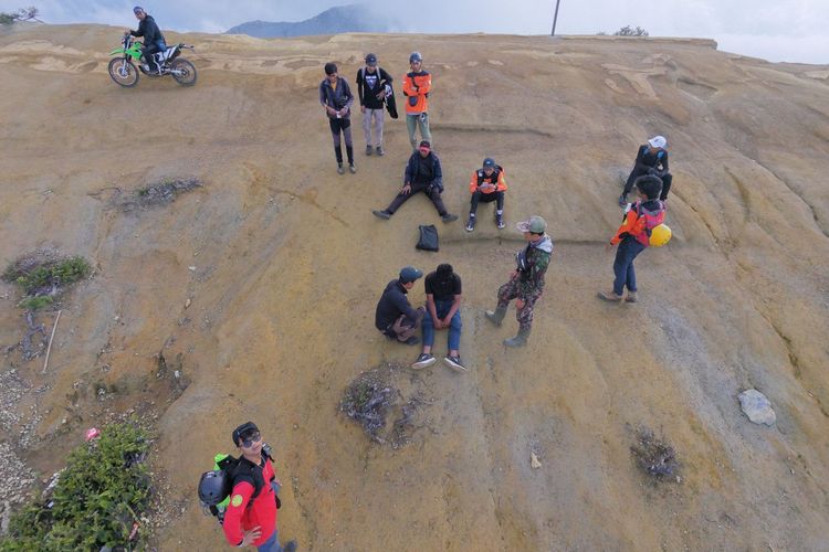 Pendaki yang hilang di TWA Kawah Ijen usai dievakuasi dari tebing.