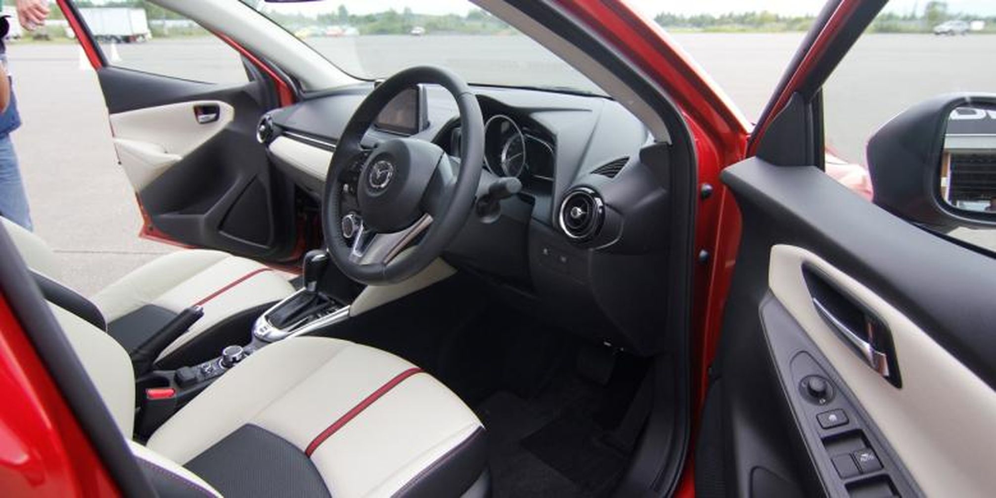 Ini Interior All New Mazda2 Yang Dipasarkan Di Indonesia