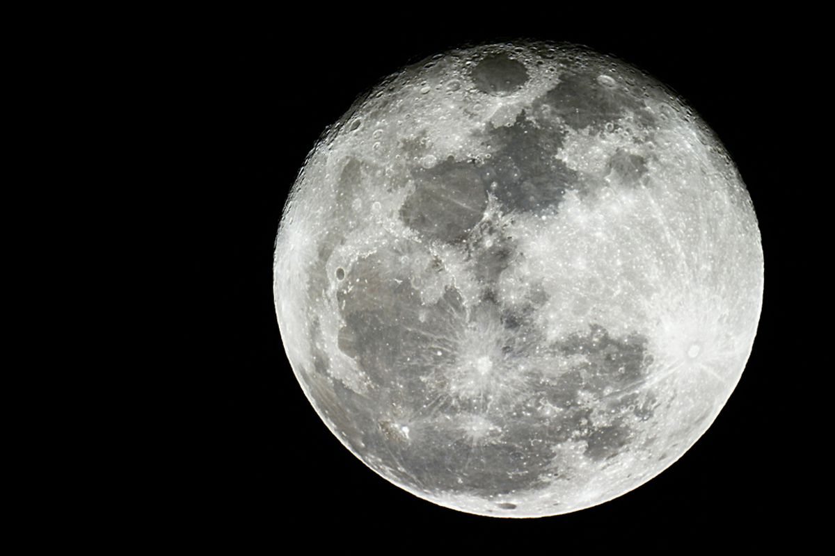 Ilustrasi Bulan. Satelit alami Bumi, Bulan memiliki ukuran seperti planet. Bahkan, di dalam Tata Surya dikenal dengan double planet atau planet ganda, karena ukurannya yang lebih besar dari Bumi.