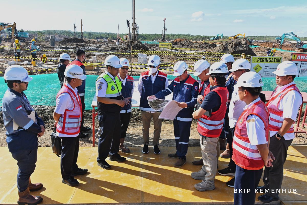 Menteri Perhubungan (Menhub) Budi Karya Sumadi kembali mengecek progres pembangunan Bandara Ibu Kota Nusantara (IKN) pada Kamis (29/02/2024).