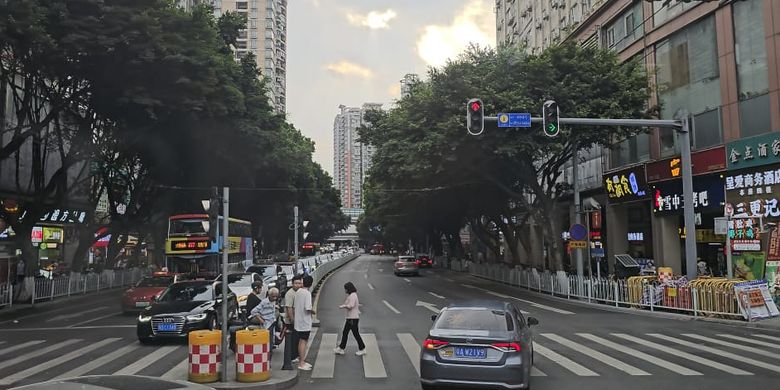 Suasana lalu lintas di Kota Guangzhou, China.