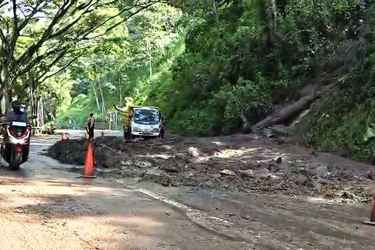 Longsor Tutup Jalur Ponorogo–Pacitan, Lalu Lintas Buka Tutup